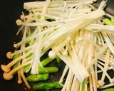 細アスパラガス＆エノキの半熟オムレツ作り方1写真