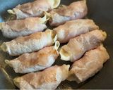 市販の餃子で簡単！旨味溢れる絶品肉巻き作り方3写真