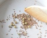 スパイスナッツ"デュカ"添えチキンソテー作り方1写真