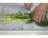 鶏もも肉としめじの塩レモン炒め★動画あり★作り方3写真