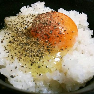 究極の卵かけご飯♥ブラックペッパー by きつねどんべい