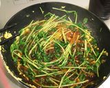 お好み焼き風♪豆苗と卵のお好みソース炒め作り方3写真