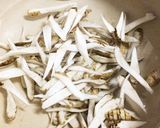 鶏もも肉とごぼうでピリ辛あったか☆鶏鍋☆作り方4写真