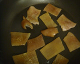 ぶたんかわ　(豚の皮)　フライパン焼き作り方1写真