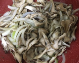 わかめと舞茸のマスタード炒め♪作り方2写真