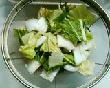 白菜・玉ねぎ・豚バラの中華スープ♬作り方1写真