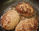 子供喜ぶチーズinハンバーグ♪肉汁ジュワ作り方6写真