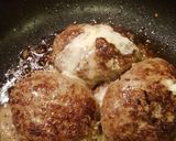 子供喜ぶチーズinハンバーグ♪肉汁ジュワ作り方7写真