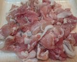 簡単ピリ辛！豚焼き肉丼作り方1写真
