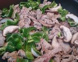 簡単ピリ辛！豚焼き肉丼作り方3写真