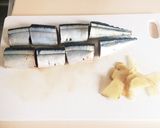 切って煮るだけ！簡単、秋刀魚梅酒煮☆作り方1写真