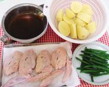 鶏手羽とジャガイモの甘辛煮作り方1写真