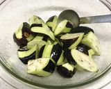 鶏モモとなすとさつまいもの甘辛炒め☆作り方3写真