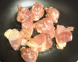 鶏モモとなすとさつまいもの甘辛炒め☆作り方5写真