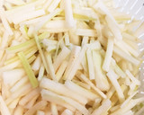 節約☆大根の皮&ベーコンとニラ炒め作り方1写真