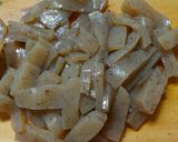 鶏むね肉と蒟蒻とニラ もやしのピリ辛煮♡作り方4写真