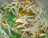 鶏むね肉と蒟蒻とニラ もやしのピリ辛煮♡作り方6写真