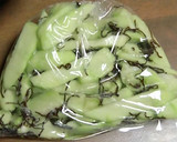 すし酢を加えて、はやとうりの塩昆布漬け作り方4写真