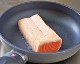 サーモンのたたき 胡桃ソース作り方1写真