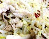 豚こまもやしとシメジの生姜焼肉炒め作り方2写真