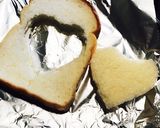 くり抜きチーズ目玉焼きトースト作り方4写真
