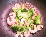 エビとブロッコリーのトマトパスタ作り方1写真