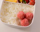 【キャラ弁】プチりんごおにぎり弁当作り方2写真