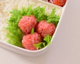 【キャラ弁】プチりんごおにぎり弁当作り方3写真