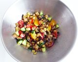 ピーマンボートに乗せた夏野菜サラダ作り方3写真