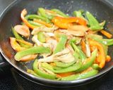 ウインナーとピーマンの塩麹炒め作り方3写真