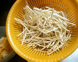 カリカリ鶏皮ともやしのカレー炒め作り方1写真