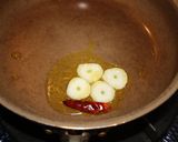 春菊とベーコンの中華ペペロンチーノ炒め作り方2写真