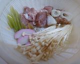 一人鍋でみそ煮込みうどん作り方1写真