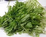 節約料理!さんまの蒲焼缶と水菜を和えて!作り方1写真