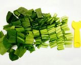 レンジで小松菜とエノキダケの梅肉小鉢作り方1写真