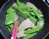 きぬさやと豚肉の卵とじ味噌汁作り方5写真