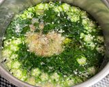 美活⭐︎モロヘイヤとオクラのにんにくスープ作り方5写真