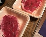 牛ロース肉のステーキ 舞茸赤ワインソース作り方1写真