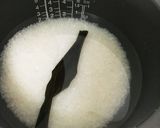 混ぜて炊くだけ簡単☆鳥挽肉炊き込みごはん作り方1写真