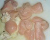 鶏むね肉としめじのミルク煮作り方1写真