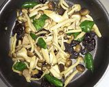 キクラゲとキノコ炒めのトッピングカレー作り方1写真
