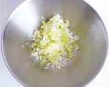 塩鮭で簡単　鮭炒飯　さけチャーハン作り方2写真