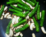 超簡単！ししとうと椎茸と豚肉の塩麹炒め作り方4写真