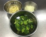 スティルトンチーズとブロッコリーのスープ作り方1写真