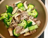 豚ばら肉と野菜の粒マスタード炒め作り方3写真