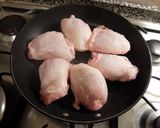 骨つき鳥もも肉とキャベツのトマト煮作り方3写真