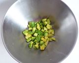 アボカドとかいわれとツナのサラダ丼作り方1写真