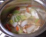 煮込むだけ！白菜と大豆の温かスープ作り方2写真