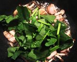鶏肉とほうれん草♪バター醤油炒め✨作り方4写真