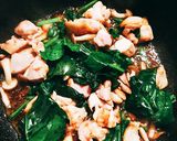 鶏肉とほうれん草♪バター醤油炒め✨作り方5写真